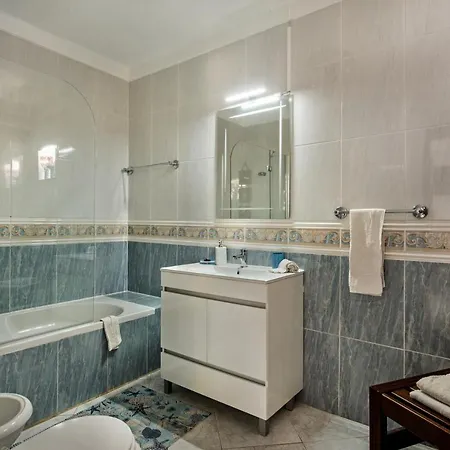 Spacious 5br Family & Group With Private Pool & Games * Armação de Pêra
