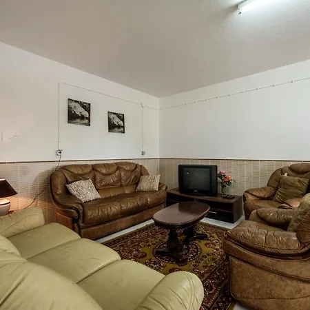 Spacious 5br Family & Group With Private Pool & Games 빌라 Armação de Pêra