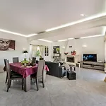 Cadre - 5br W Private Pool & Snooker Table