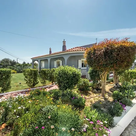 Spacious 5br Family & Group With Private Pool & Games Villa Armação de Pêra