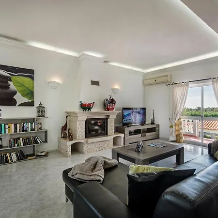 Villa Spacious 5br Family & Group With Private Pool & Games *