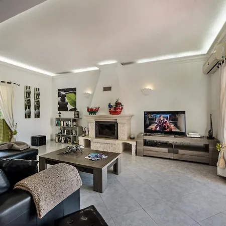 Spacious 5br Family & Group With Private Pool & Games * アルマカオ・デ・ペラ